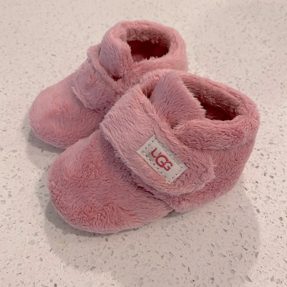 UGG Infants’ Bixbee Terry Cloth Bootie in Pink (size 2/3)